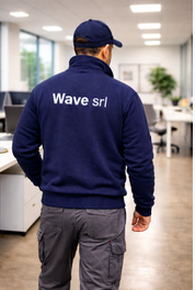 Operatore Wave con divisa in ambiente aziendale